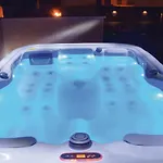 Amazing In With Jacuzzi *