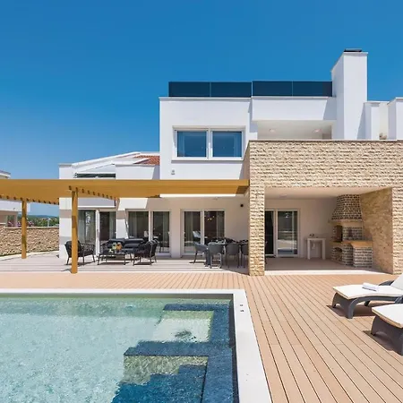 Amazing In With Jacuzzi * 皮罗瓦茨