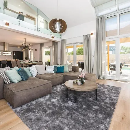 Amazing In With Jacuzzi * 皮罗瓦茨