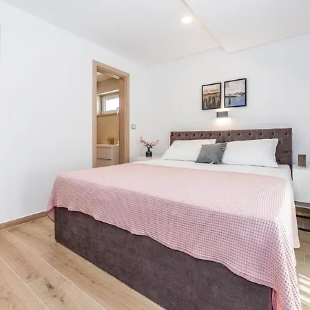 Amazing In With Jacuzzi 度假居