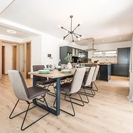 Amazing In With Jacuzzi 度假居 皮罗瓦茨