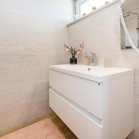 Amazing In With Jacuzzi * 皮罗瓦茨