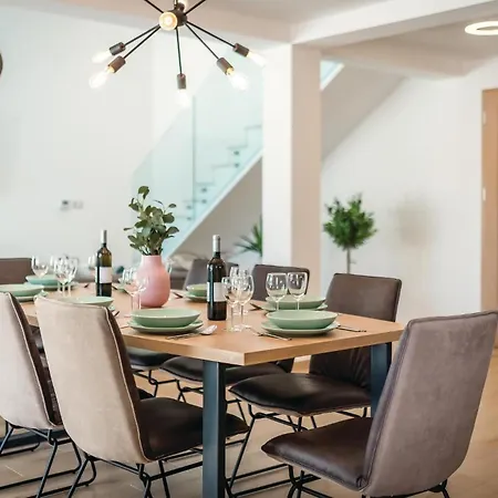 Amazing In With Jacuzzi