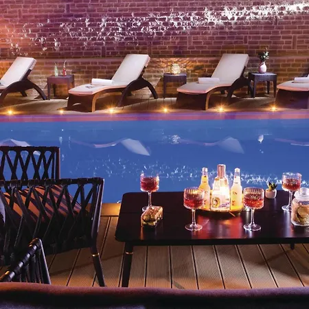 度假居 Amazing In With Jacuzzi