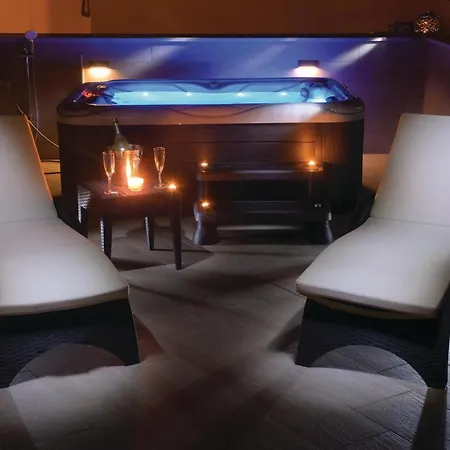 Amazing In With Jacuzzi מלון