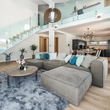 Amazing In With Jacuzzi