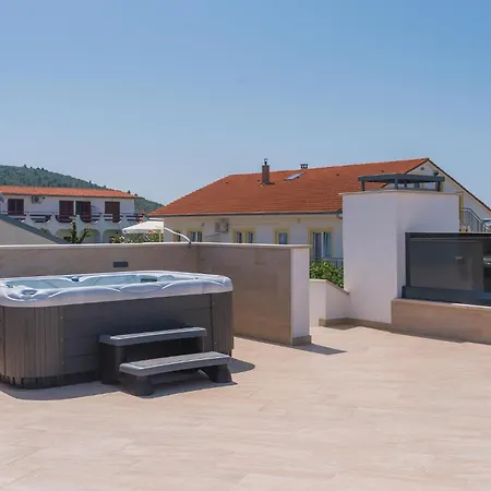 מלון Amazing In With Jacuzzi
