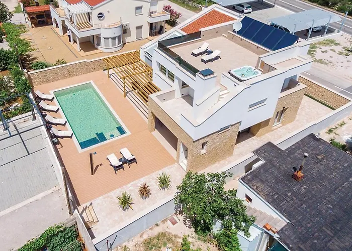 Сasa de vacaciones Amazing In With Jacuzzi