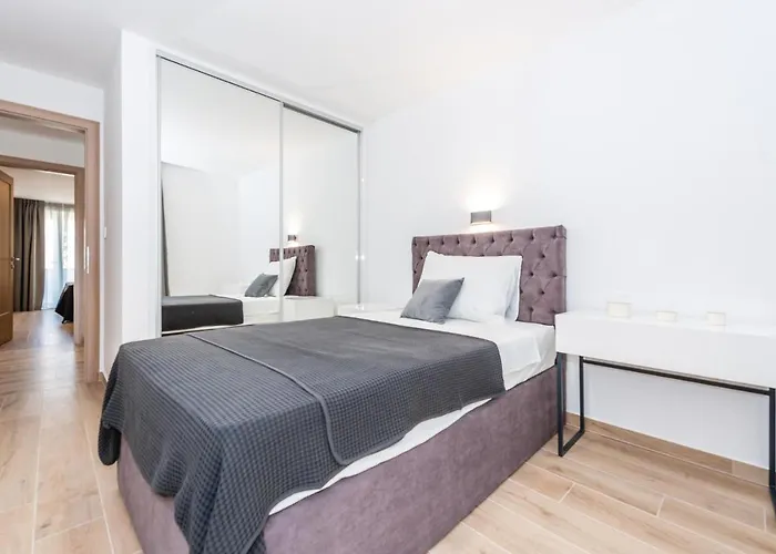 Сasa de vacaciones Amazing In With Jacuzzi Pirovac