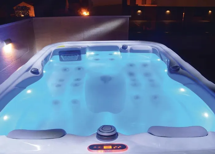 Amazing In With Jacuzzi *