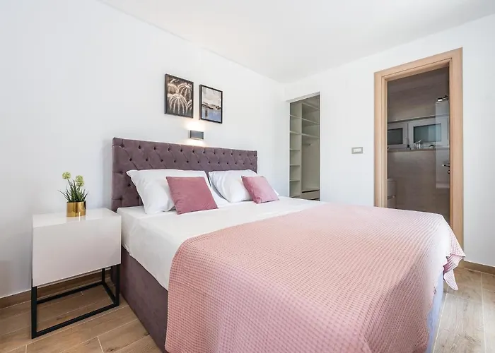 Amazing In With Jacuzzi