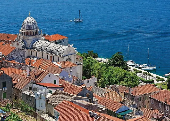 Amazing In With Jacuzzi *