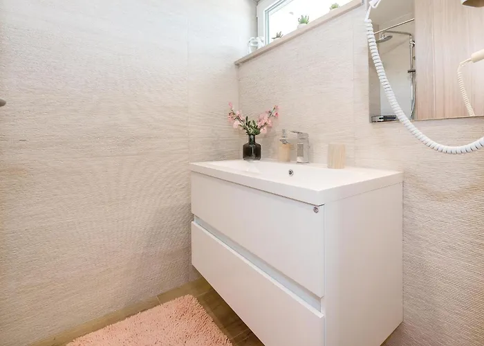 Amazing In With Jacuzzi * Pirovac