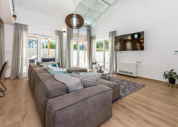 Amazing In With Jacuzzi Pirovac