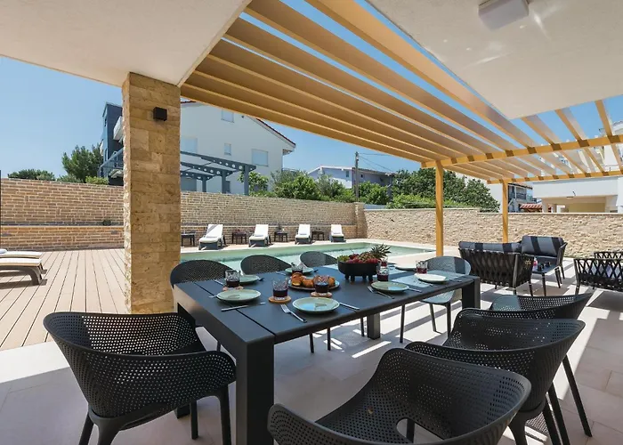 Amazing In With Jacuzzi * Pirovac