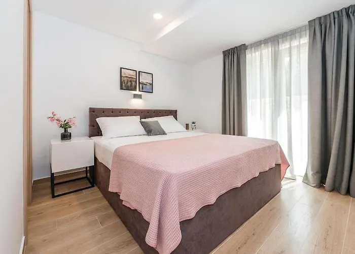 Amazing In With Jacuzzi *