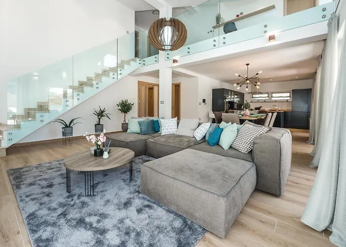 Amazing In With Jacuzzi